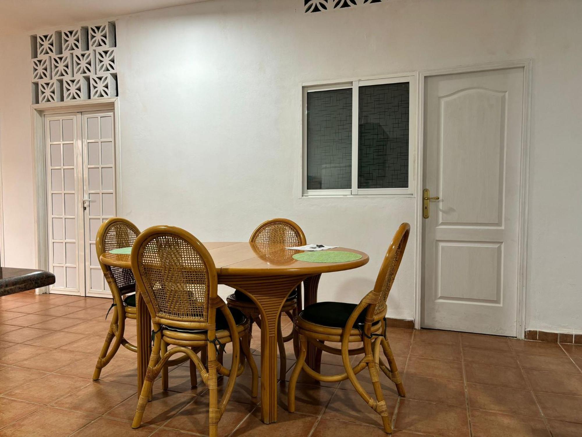 Habitacion Matrimonial En Un Bajo Bano Compartido Areas Compartidas Abades  المظهر الخارجي الصورة